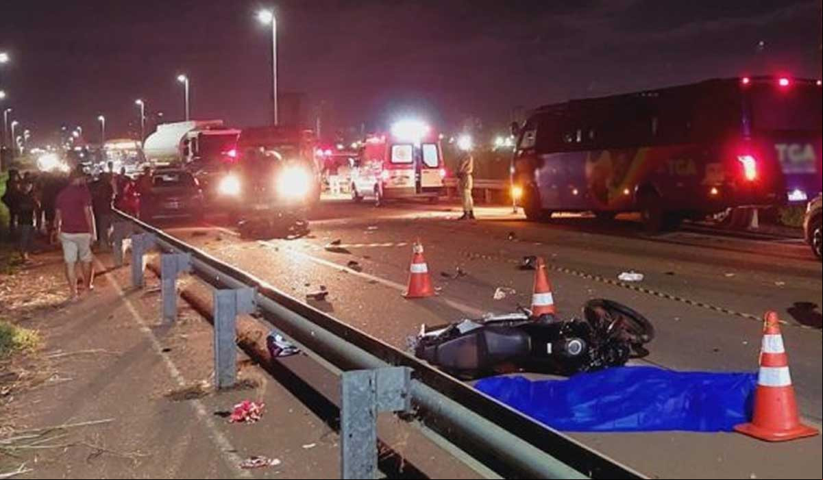 Batida aconteceu na ponte que liga Palmas ao distrito de Luzimangues.